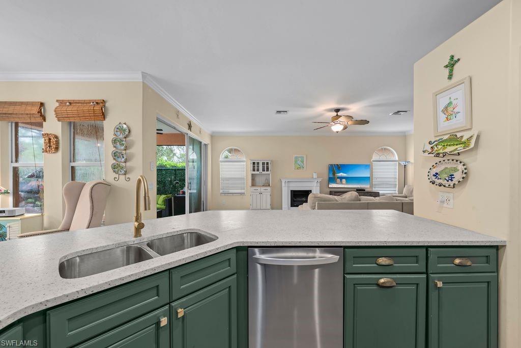 COLONIAL SHORES - Residential