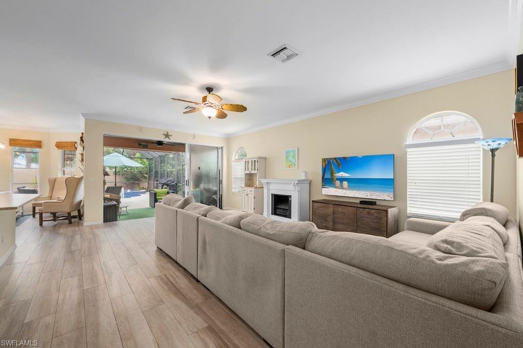 COLONIAL SHORES - Residential