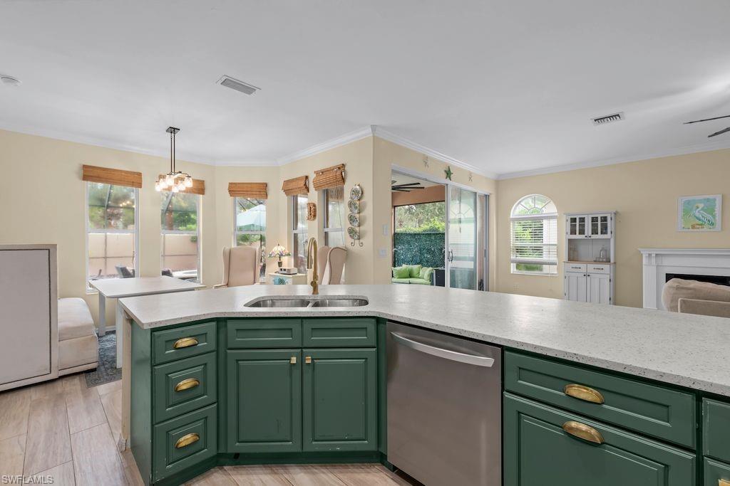 COLONIAL SHORES - Residential