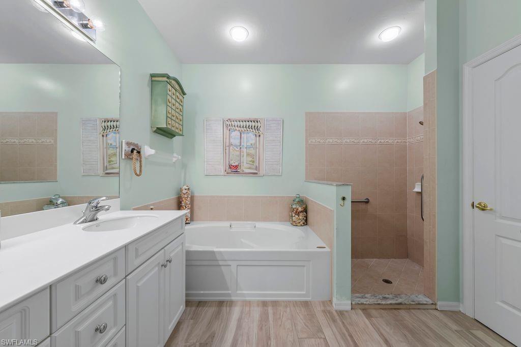 COLONIAL SHORES - Residential