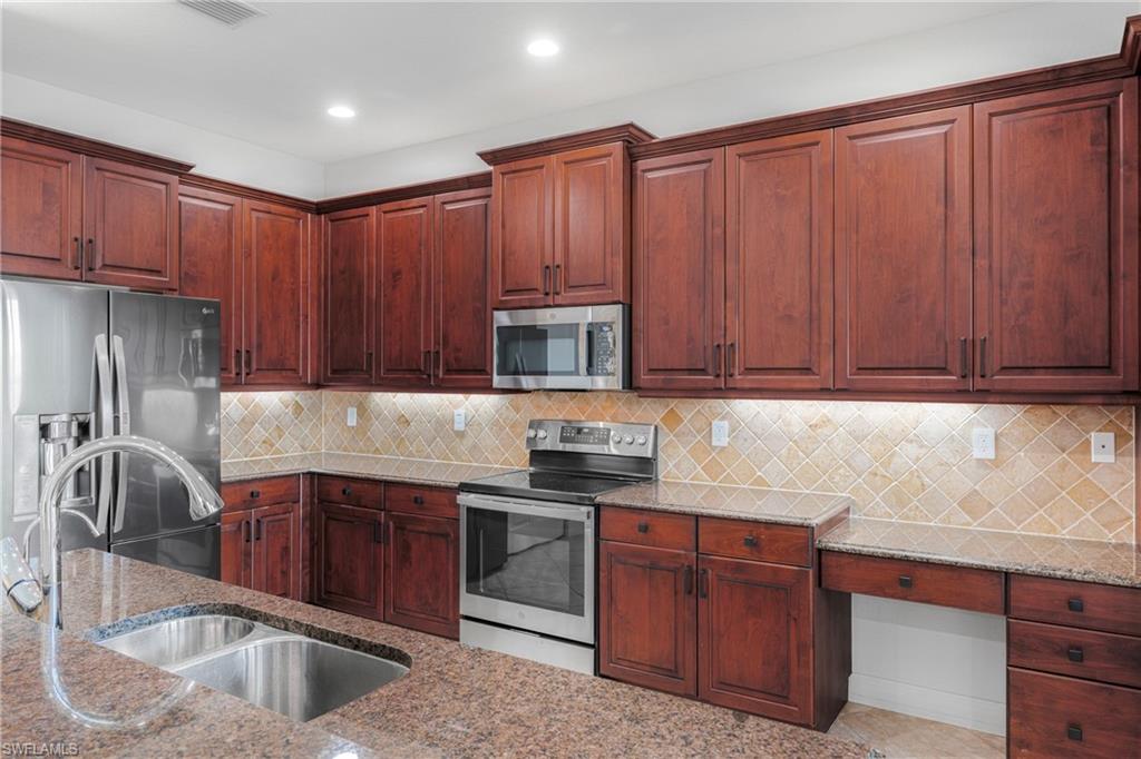 BOTANICA LAKES - Residential