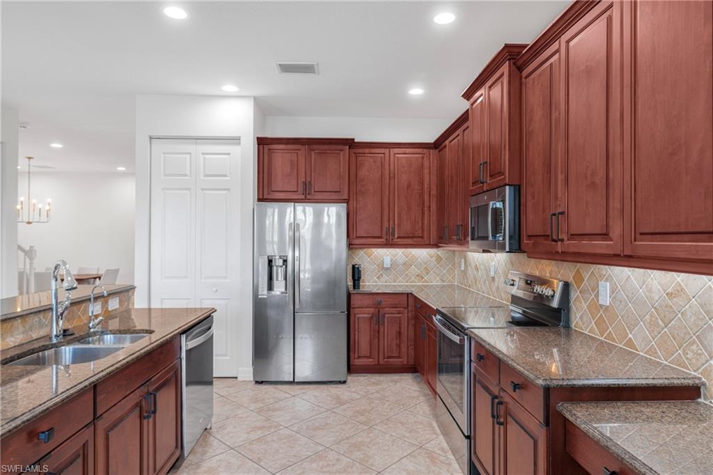 BOTANICA LAKES - Residential