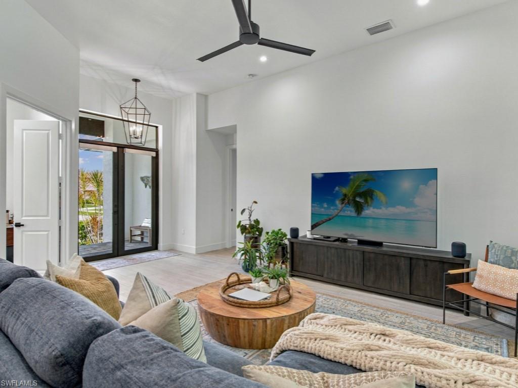 MARCO BEACH - Residential