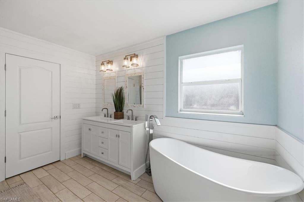 CHARLOTTE SHORES - Residential