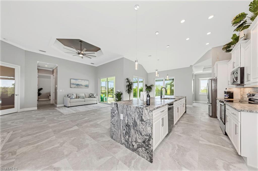 CAPE CORAL - Residential