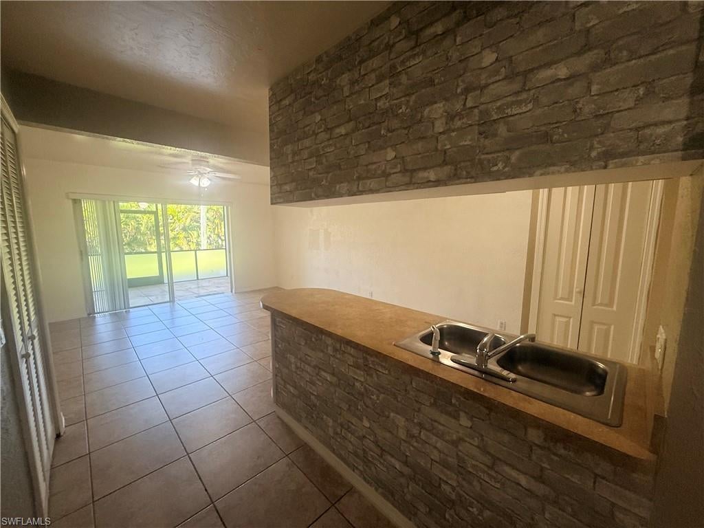 SQUARE ONE CONDO - Residential