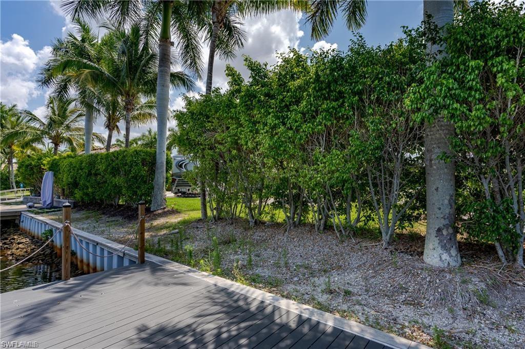 NAPLES MOTORCOACH RESORT - Land