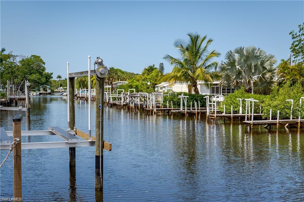 NAPLES MOTORCOACH RESORT - Land