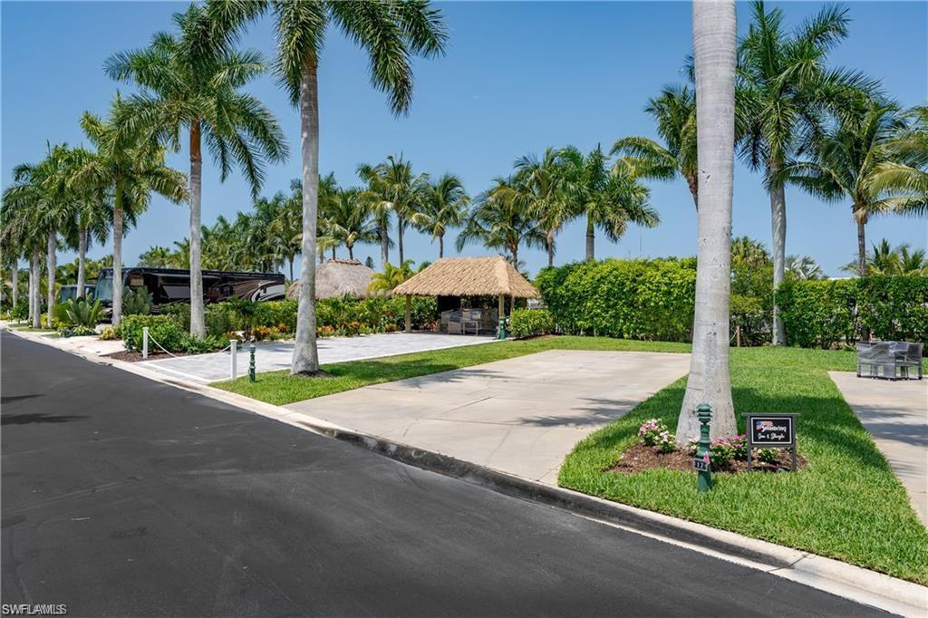 NAPLES MOTORCOACH RESORT - Land