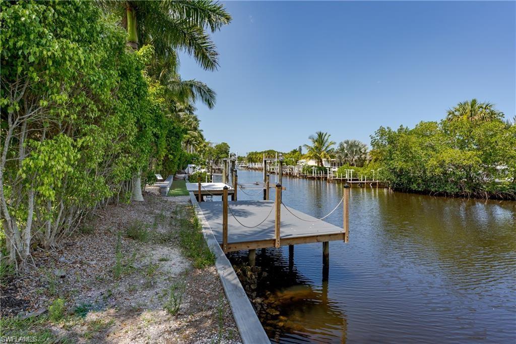 NAPLES MOTORCOACH RESORT - Land