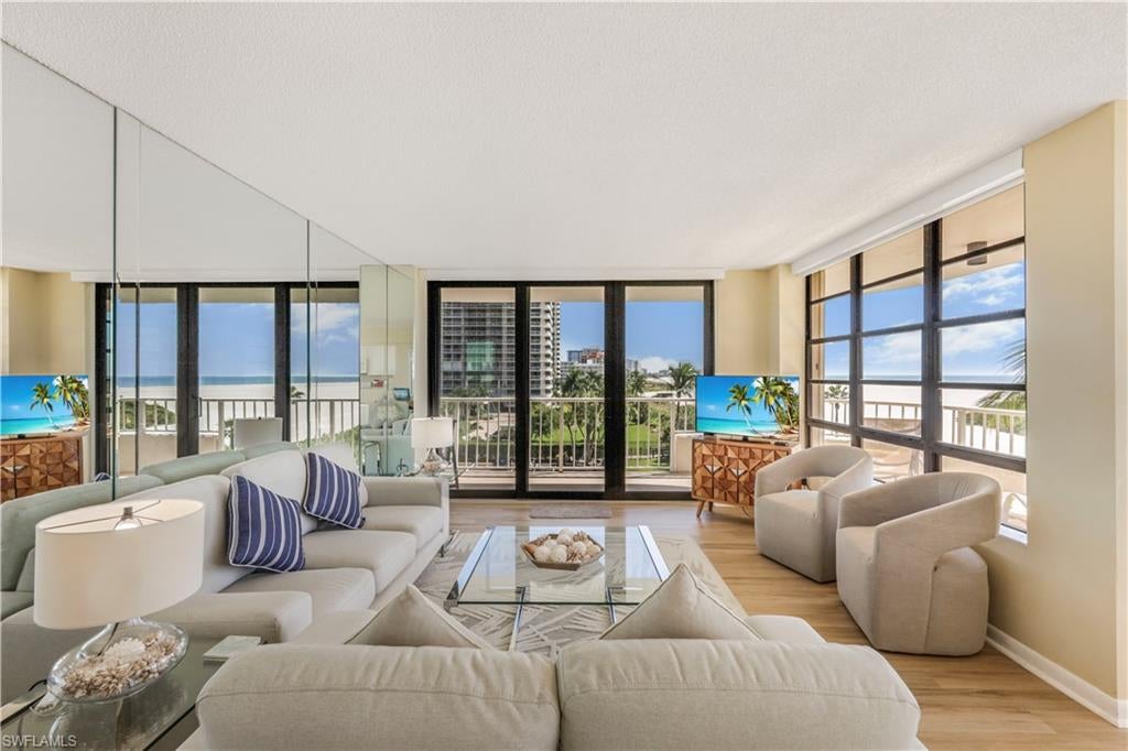 SOUTH SEAS - Residential