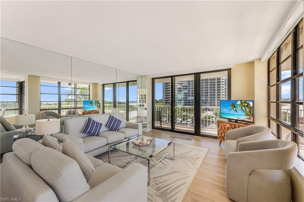 SOUTH SEAS - Residential