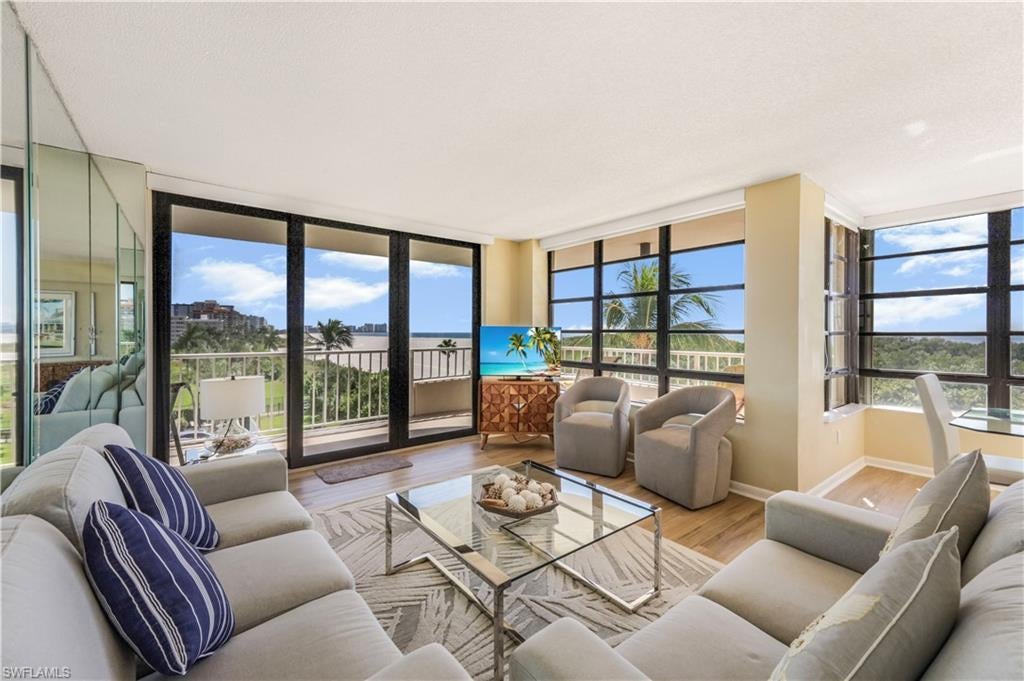 SOUTH SEAS - Residential