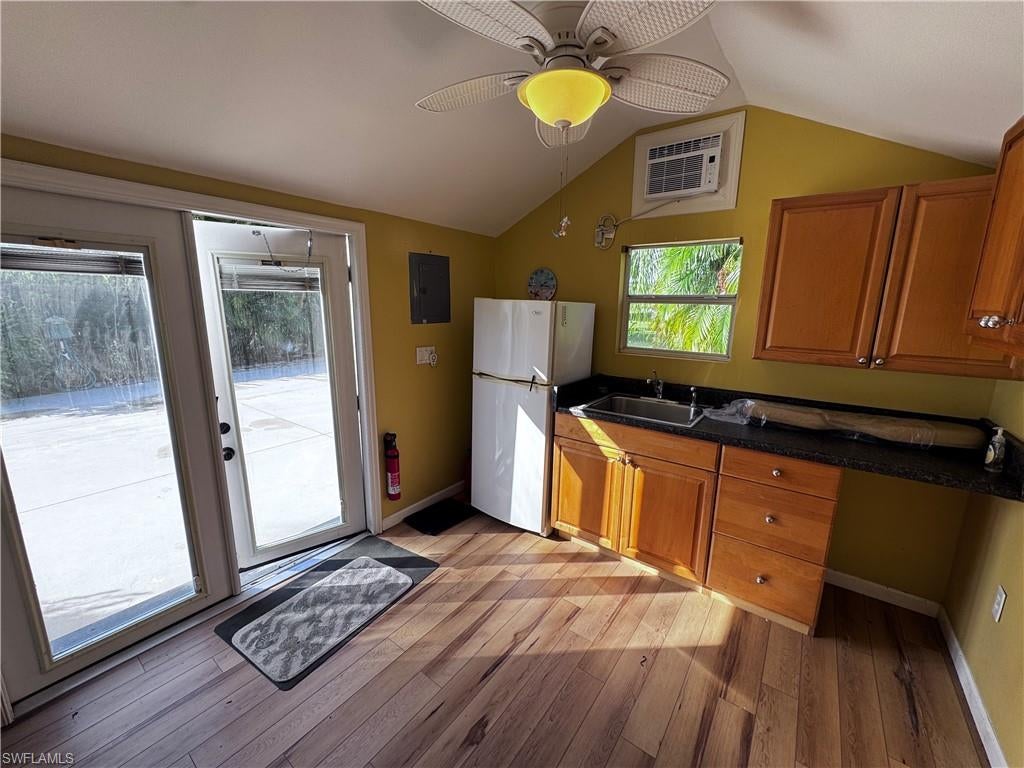 RIVERBEND MOTORCOACH RESORT - Land