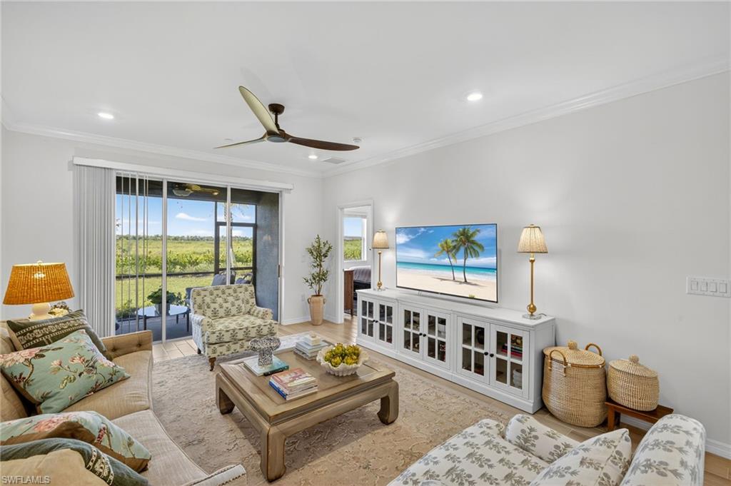 ESPLANADE LAKE CLUB - Residential