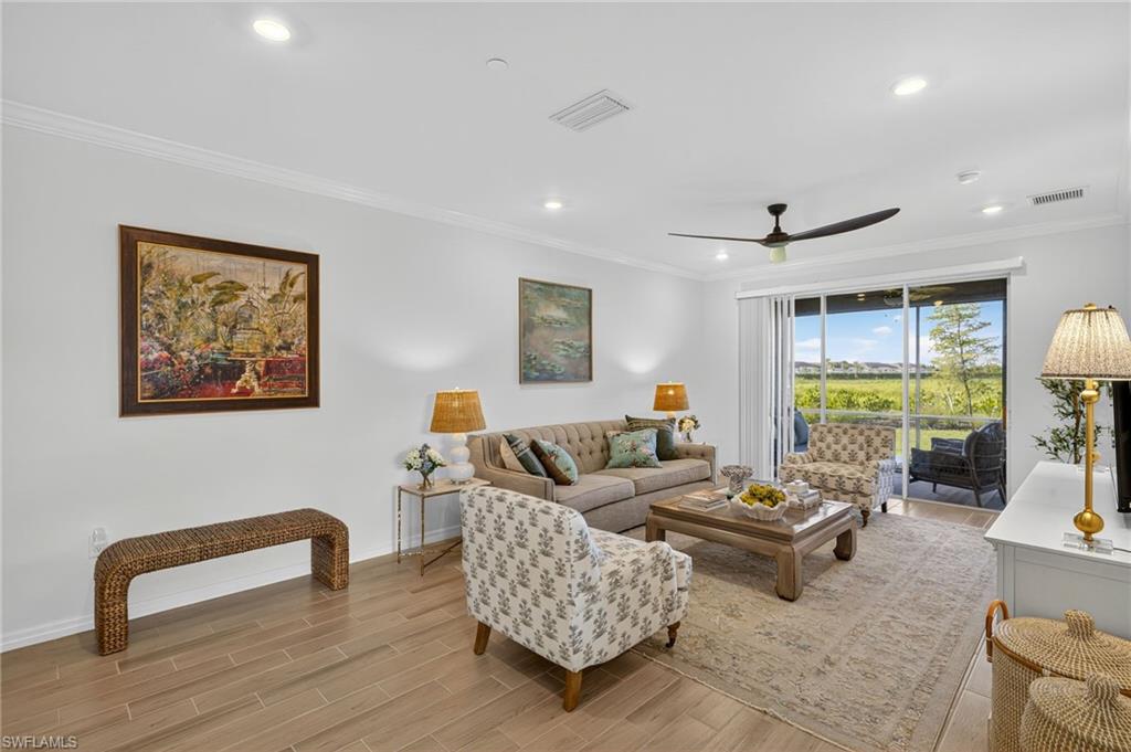 ESPLANADE LAKE CLUB - Residential