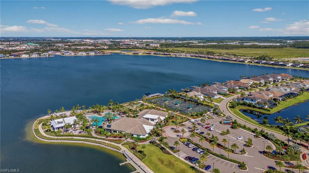 ESPLANADE LAKE CLUB - Residential