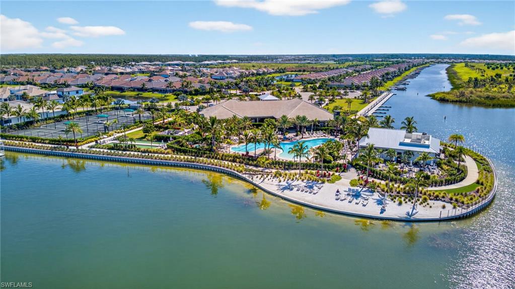 ESPLANADE LAKE CLUB - Residential