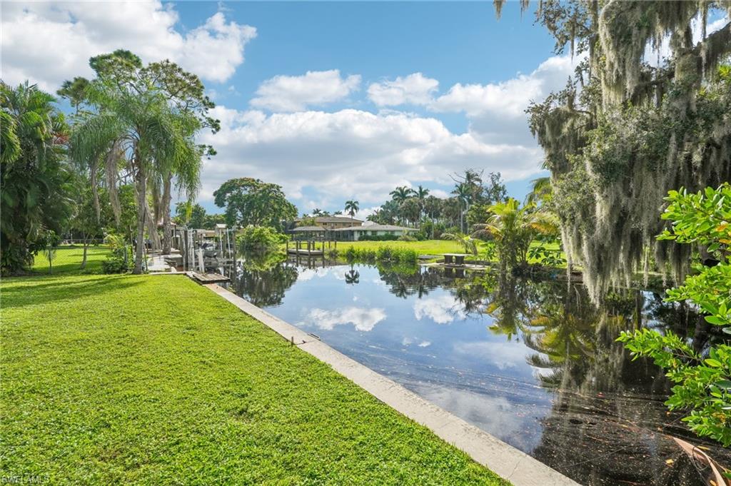 RIVER MANOR - Residential