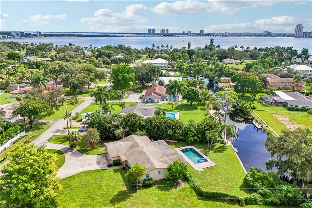RIVER MANOR - Residential