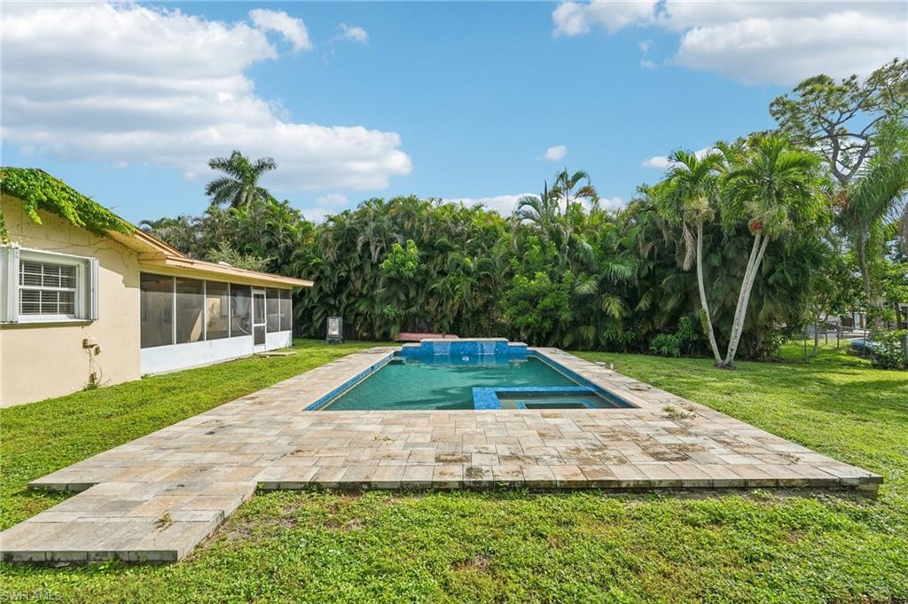 RIVER MANOR - Residential