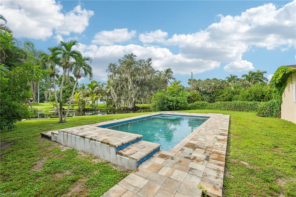 RIVER MANOR - Residential