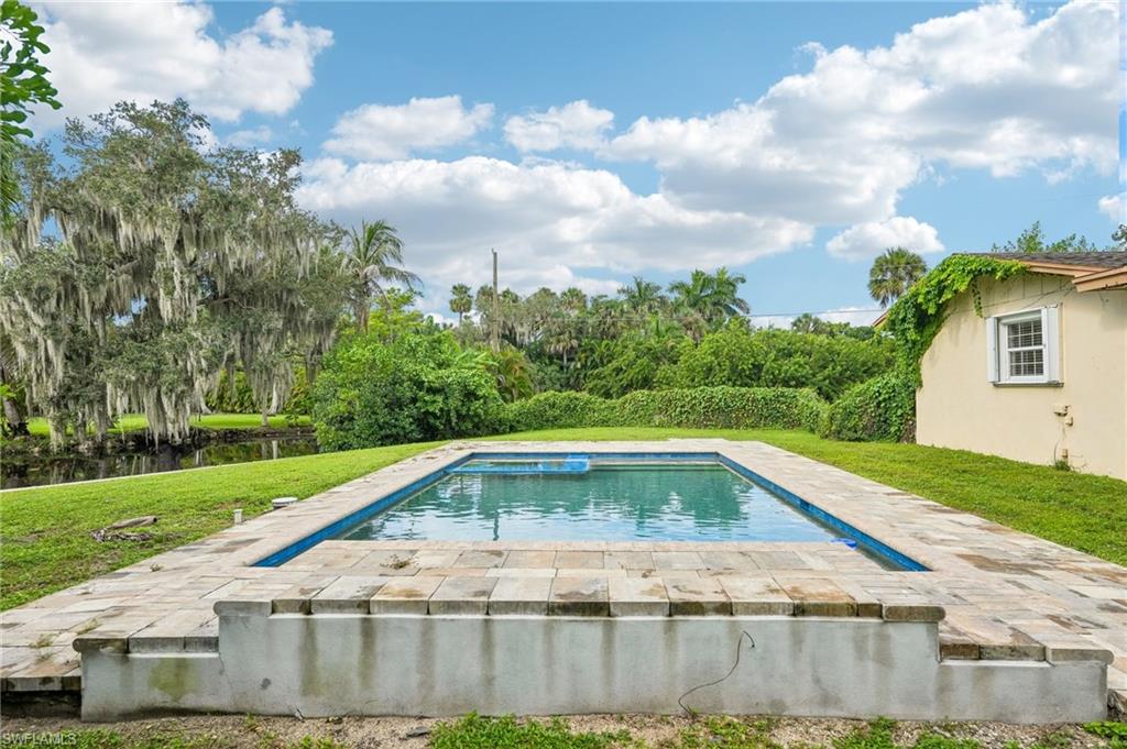 RIVER MANOR - Residential