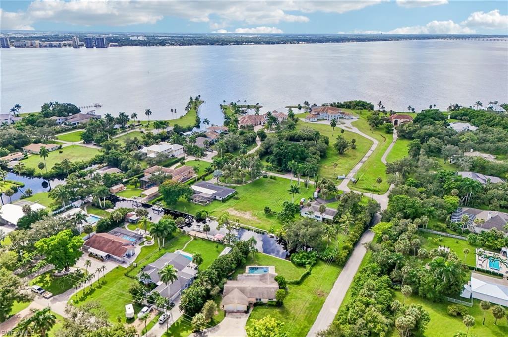 RIVER MANOR - Residential