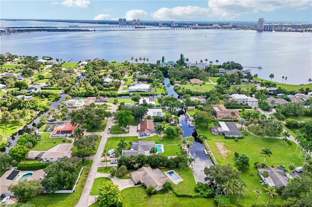RIVER MANOR - Residential