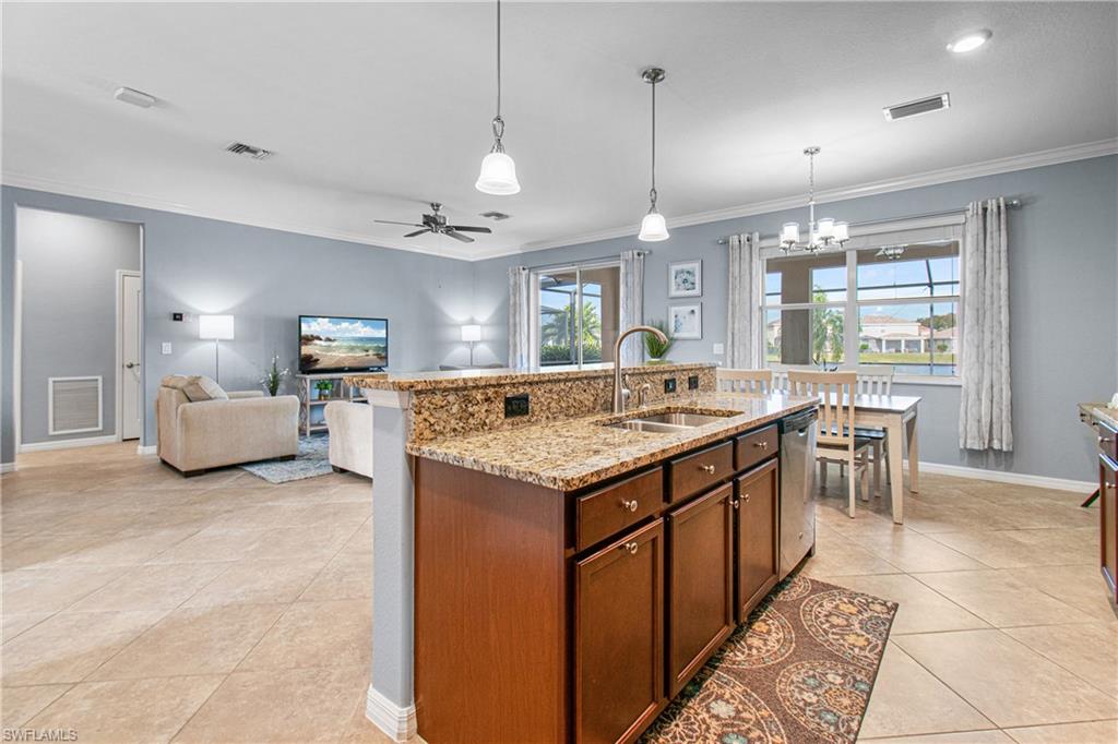 HAMPTON LAKES - Residential