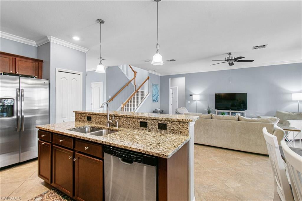 HAMPTON LAKES - Residential