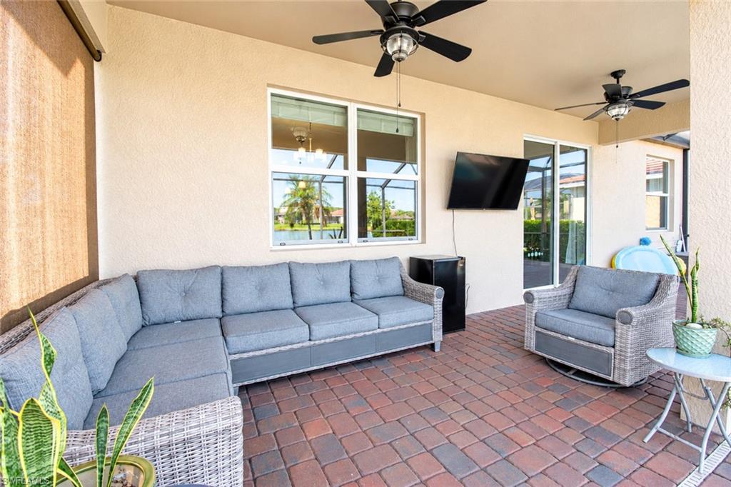 HAMPTON LAKES - Residential
