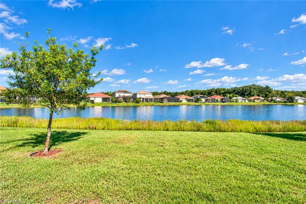 HAMPTON LAKES - Residential