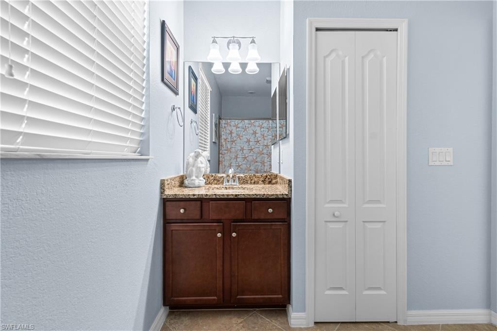 HAMPTON LAKES - Residential