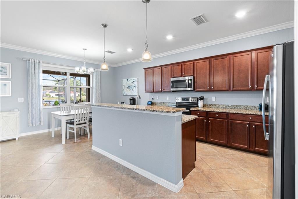 HAMPTON LAKES - Residential