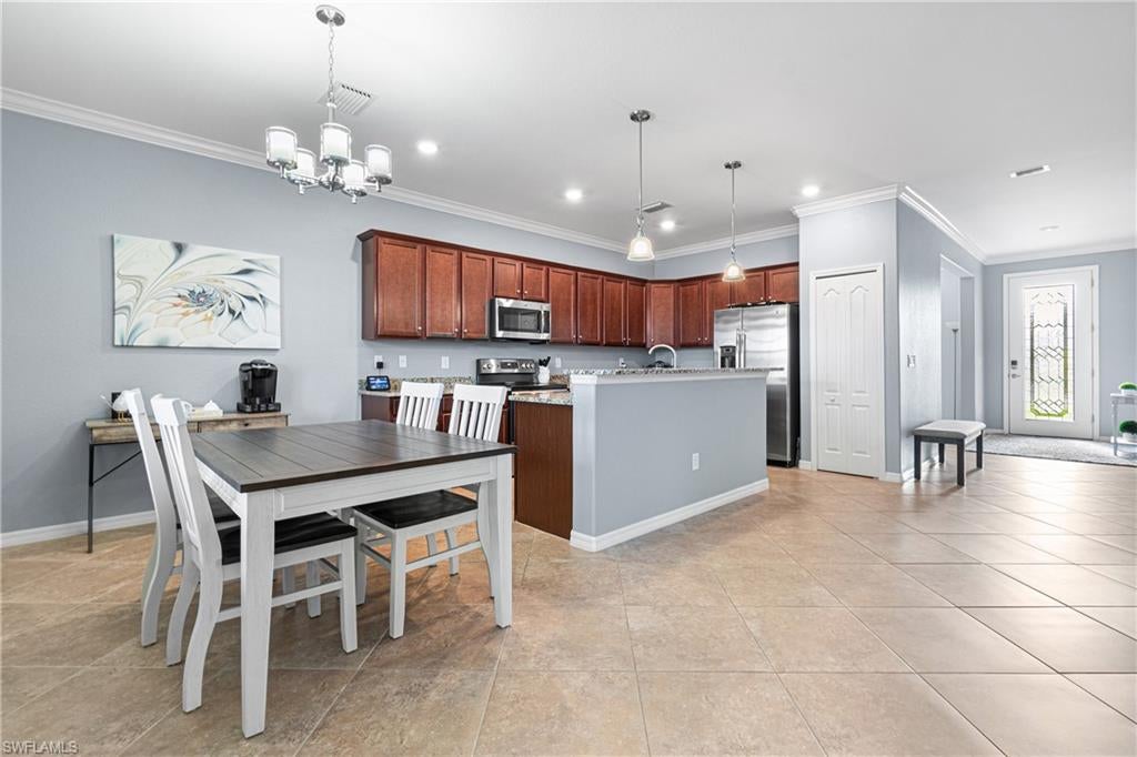 HAMPTON LAKES - Residential
