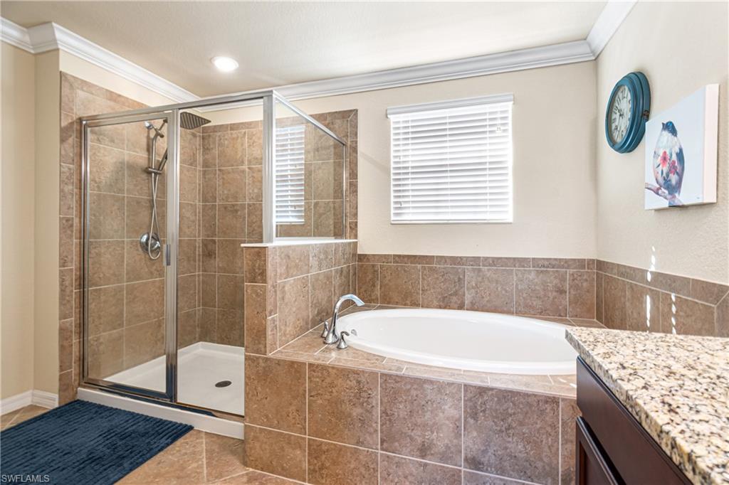 HAMPTON LAKES - Residential