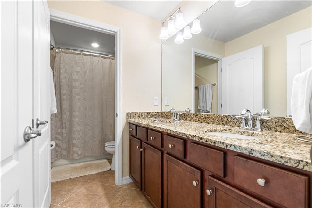 HAMPTON LAKES - Residential