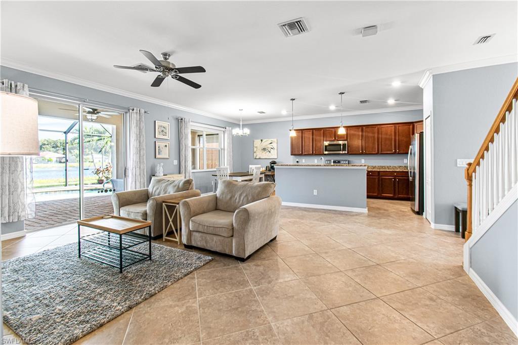 HAMPTON LAKES - Residential
