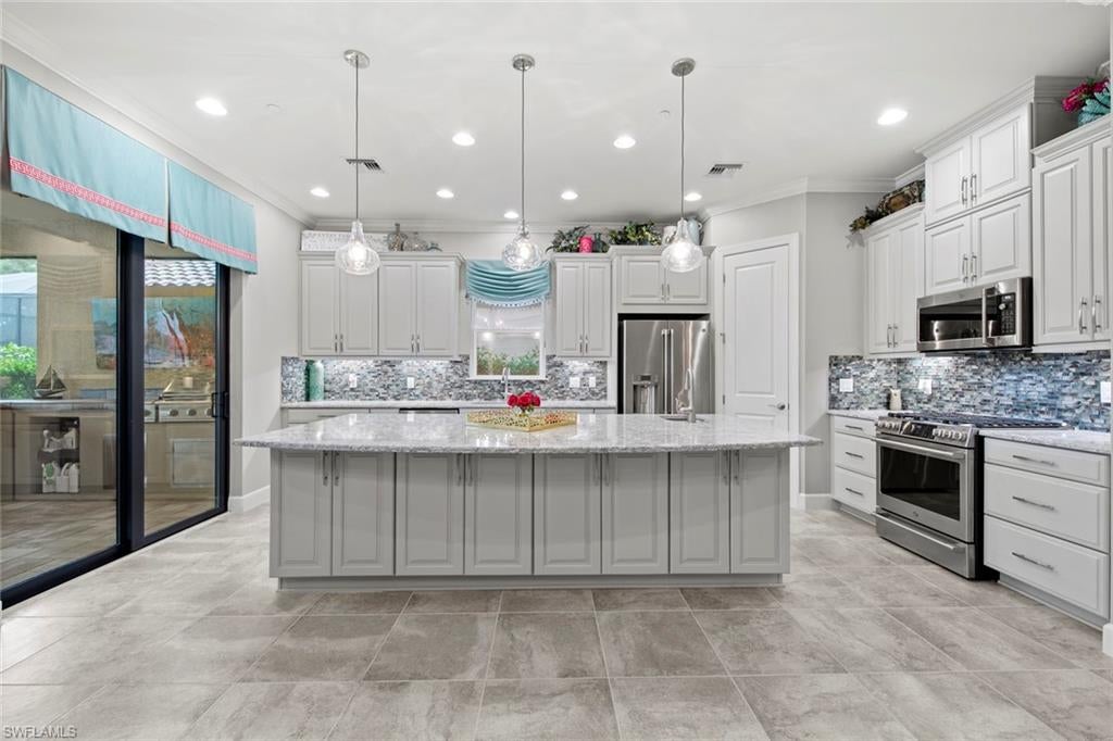 PEBBLE POINTE - Residential