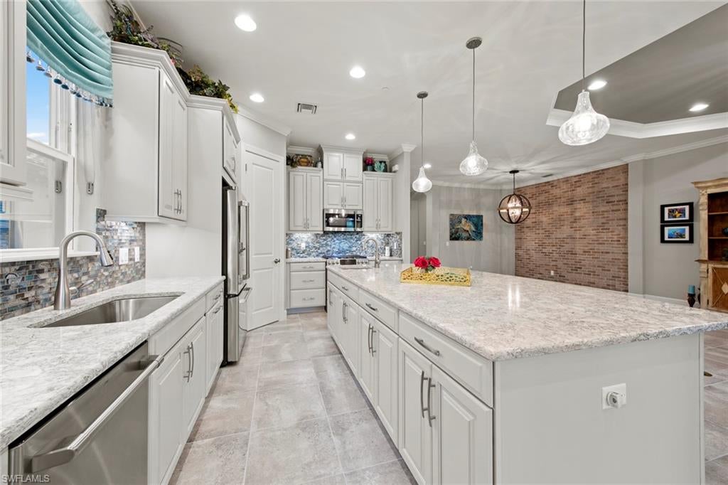 PEBBLE POINTE - Residential