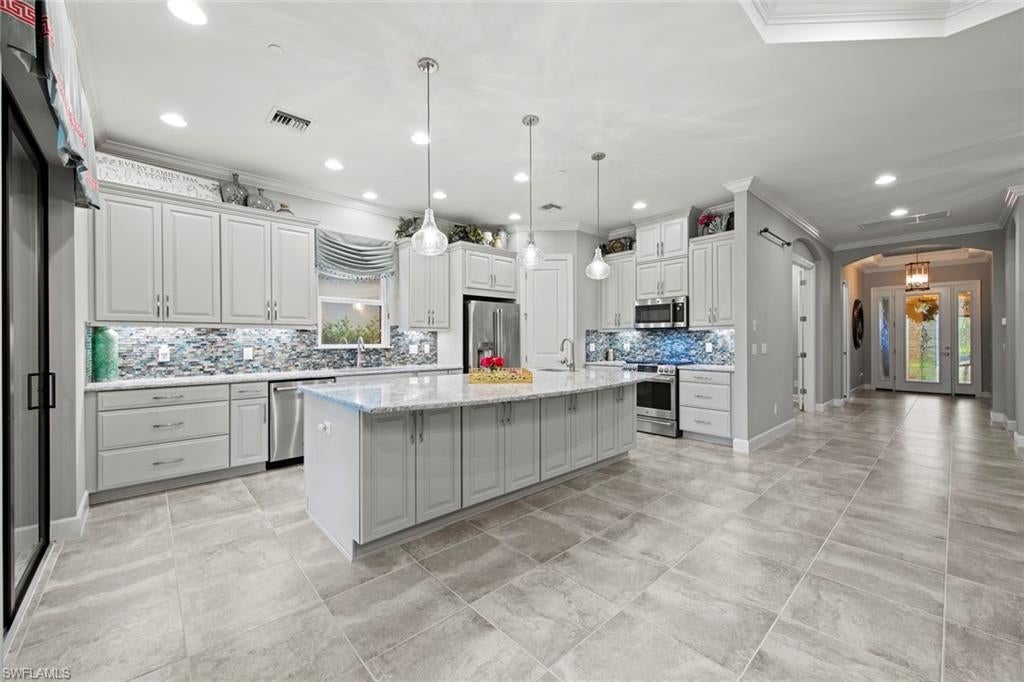 PEBBLE POINTE - Residential