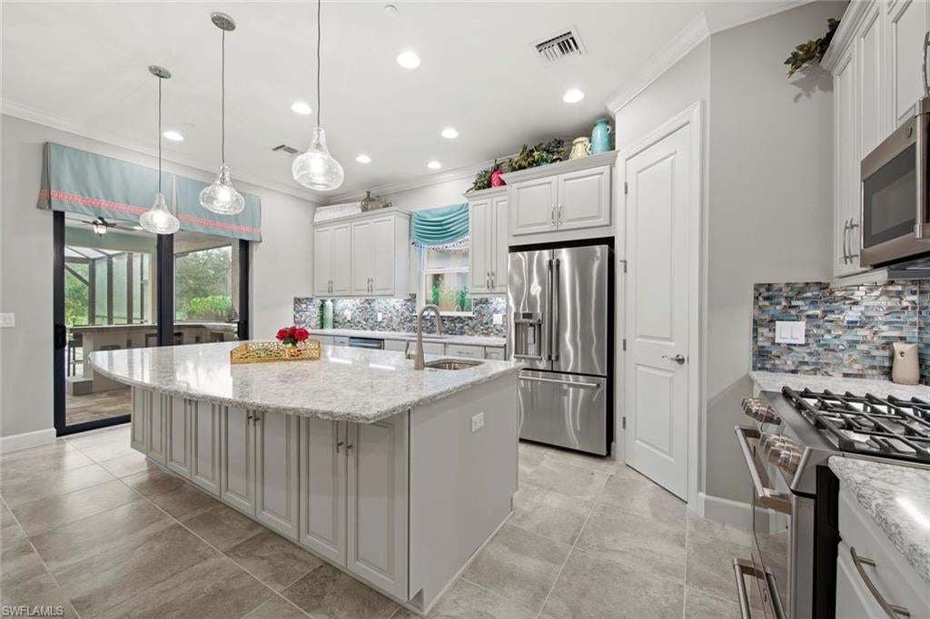 PEBBLE POINTE - Residential