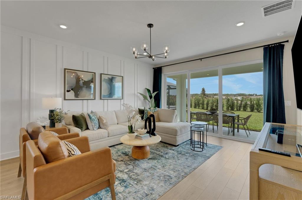 COUNTRY CLUB - Residential