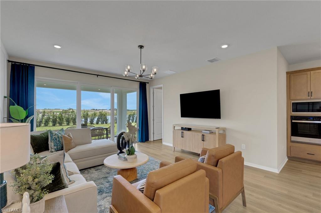 COUNTRY CLUB - Residential