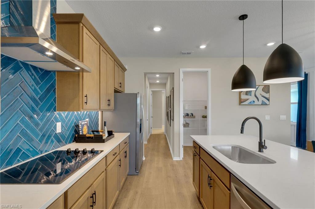COUNTRY CLUB - Residential