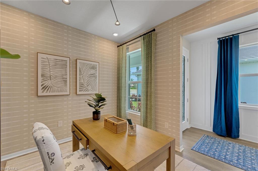 COUNTRY CLUB - Residential