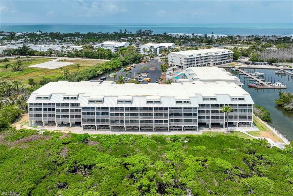 BAYSIDE VILLAS - Residential