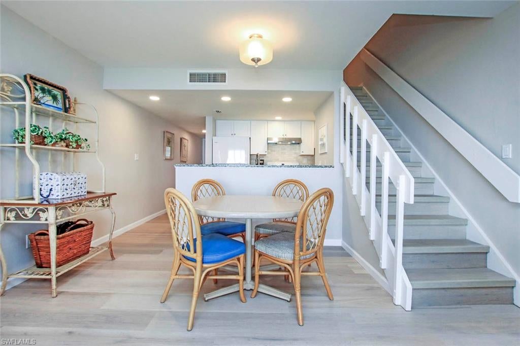 BAYSIDE VILLAS - Residential