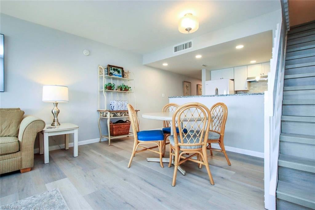 BAYSIDE VILLAS - Residential